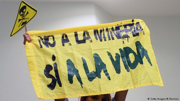 One of many slogans used to protest mining in El Salvador. Taken from dw.com. 