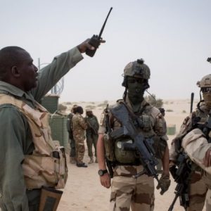 Members of the Malian Armed Forces and the French Operation Barkhane discuss with one another.